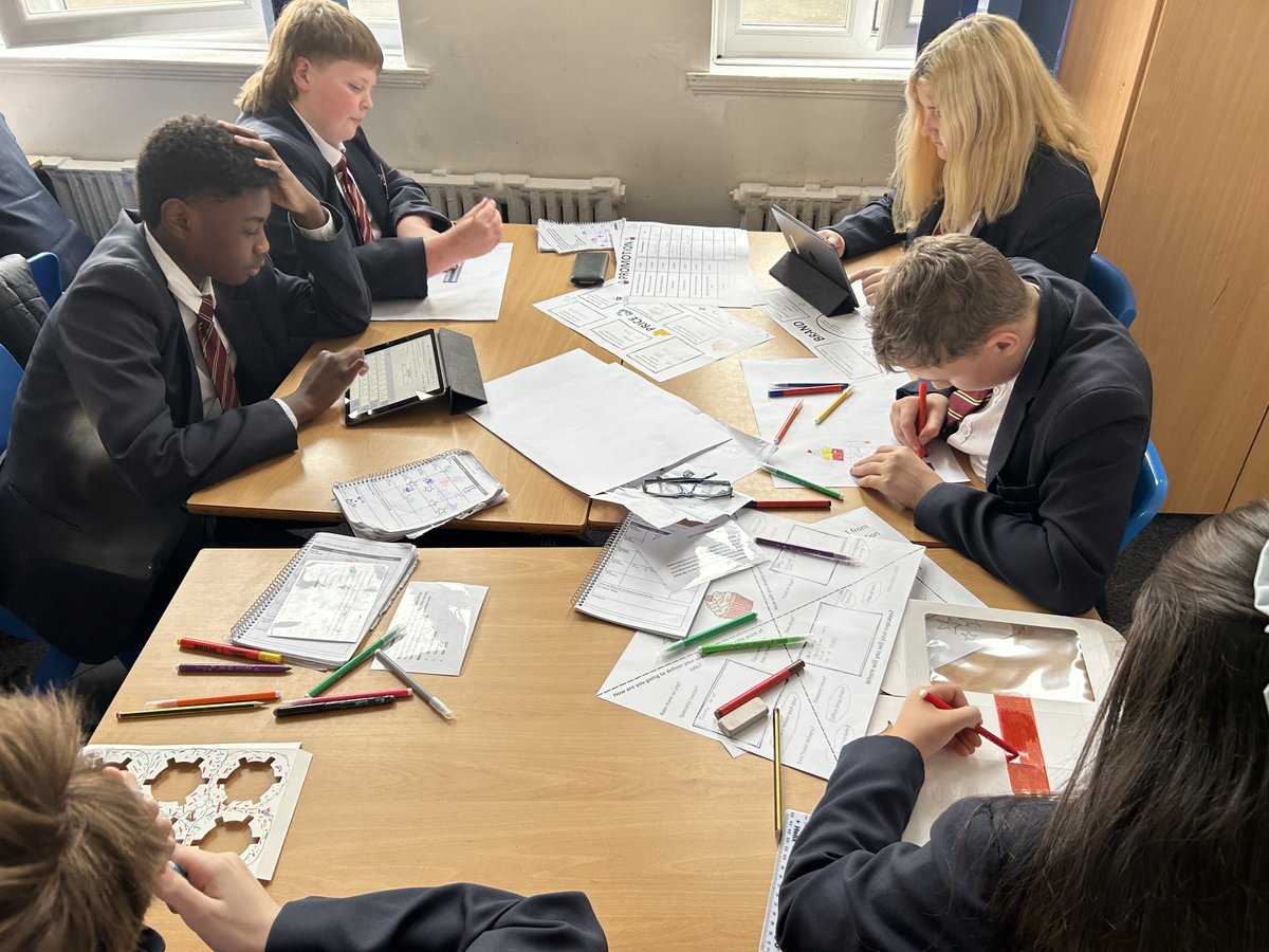 PATKingsSchool's tweet image. 🧁 Year 8 are taking part in The Cupcake Challenge today, guided by staff from the University of Hull. 

Students are working in teams to create a new set of cupcakes, considering branding, flavours, promotion, pricing and presentation.

#CupcakeChallenge #Teamwork @UniOfHull