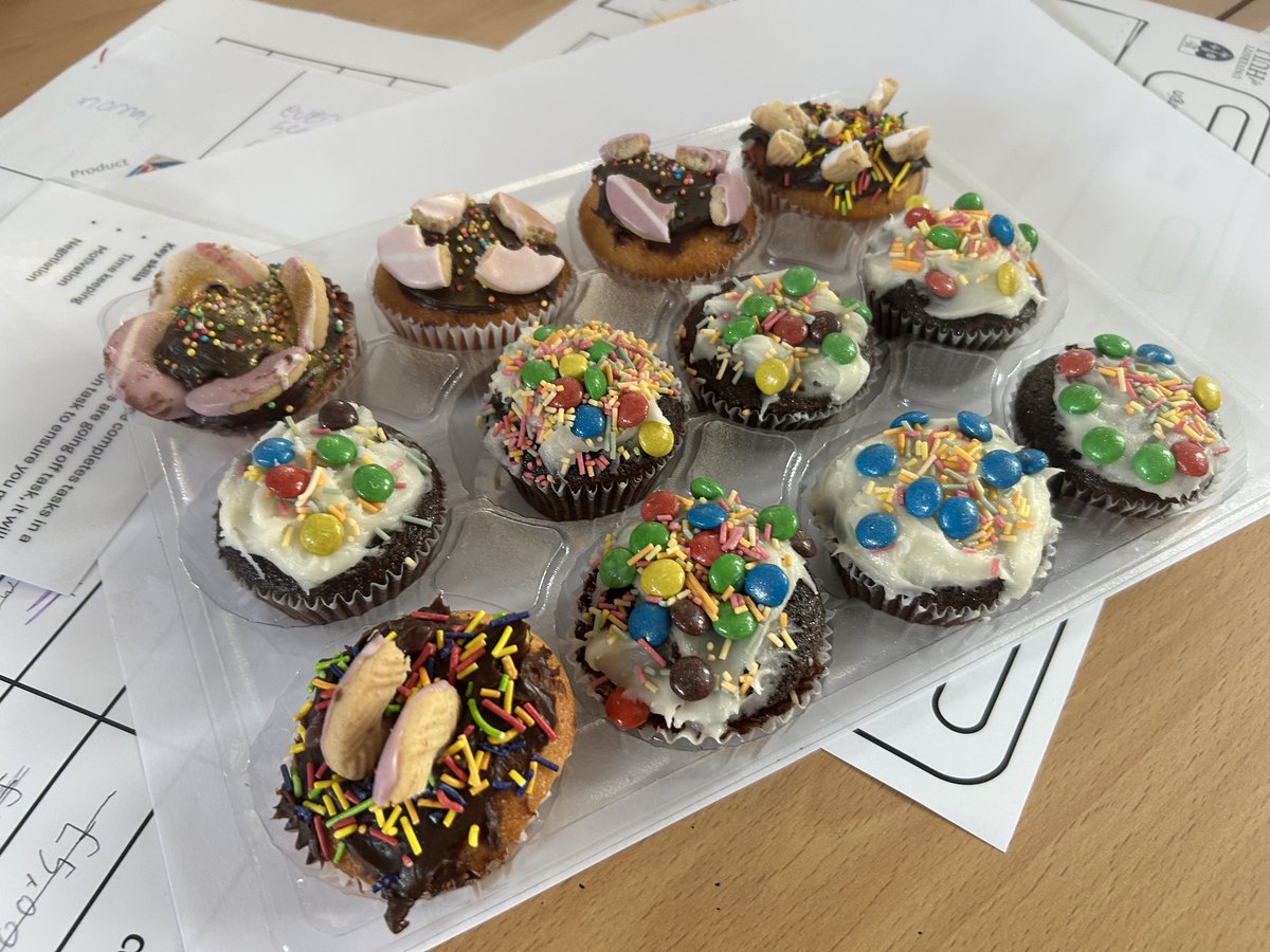 PATKingsSchool's tweet image. 🧁 Year 8 are taking part in The Cupcake Challenge today, guided by staff from the University of Hull. 

Students are working in teams to create a new set of cupcakes, considering branding, flavours, promotion, pricing and presentation.

#CupcakeChallenge #Teamwork @UniOfHull