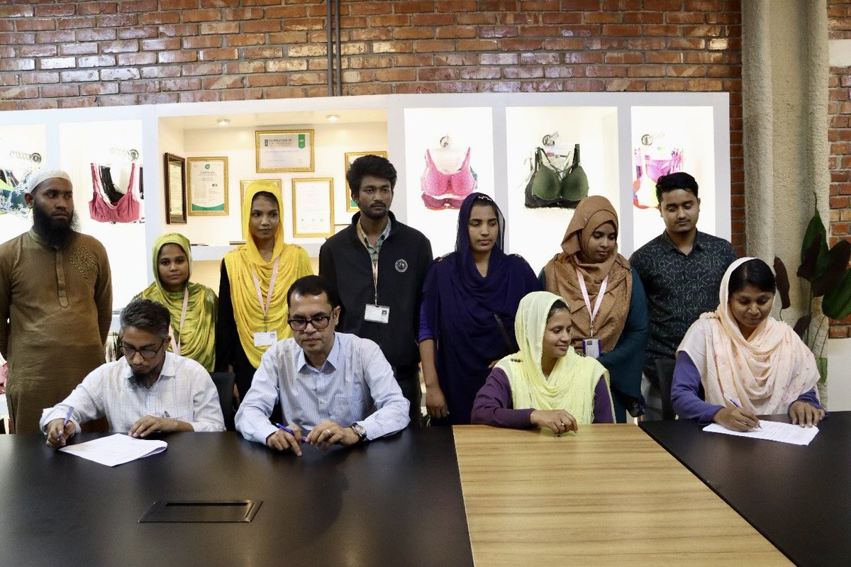 Hoplun Intimate (BD) Ltd Sommilito Sramik Union has signed a#gender_sensitive CBA with factory management on 6th January, 2025.
#unionpower
<a href="/IndustriALL_GU/">IndustriALL 🦋 @industriall-union.org</a> <a href="/ituc/">ITUC</a> <a href="/uniglobalunion/">UNI Global Union</a> <a href="/ProgIntl/">Progressive International</a>