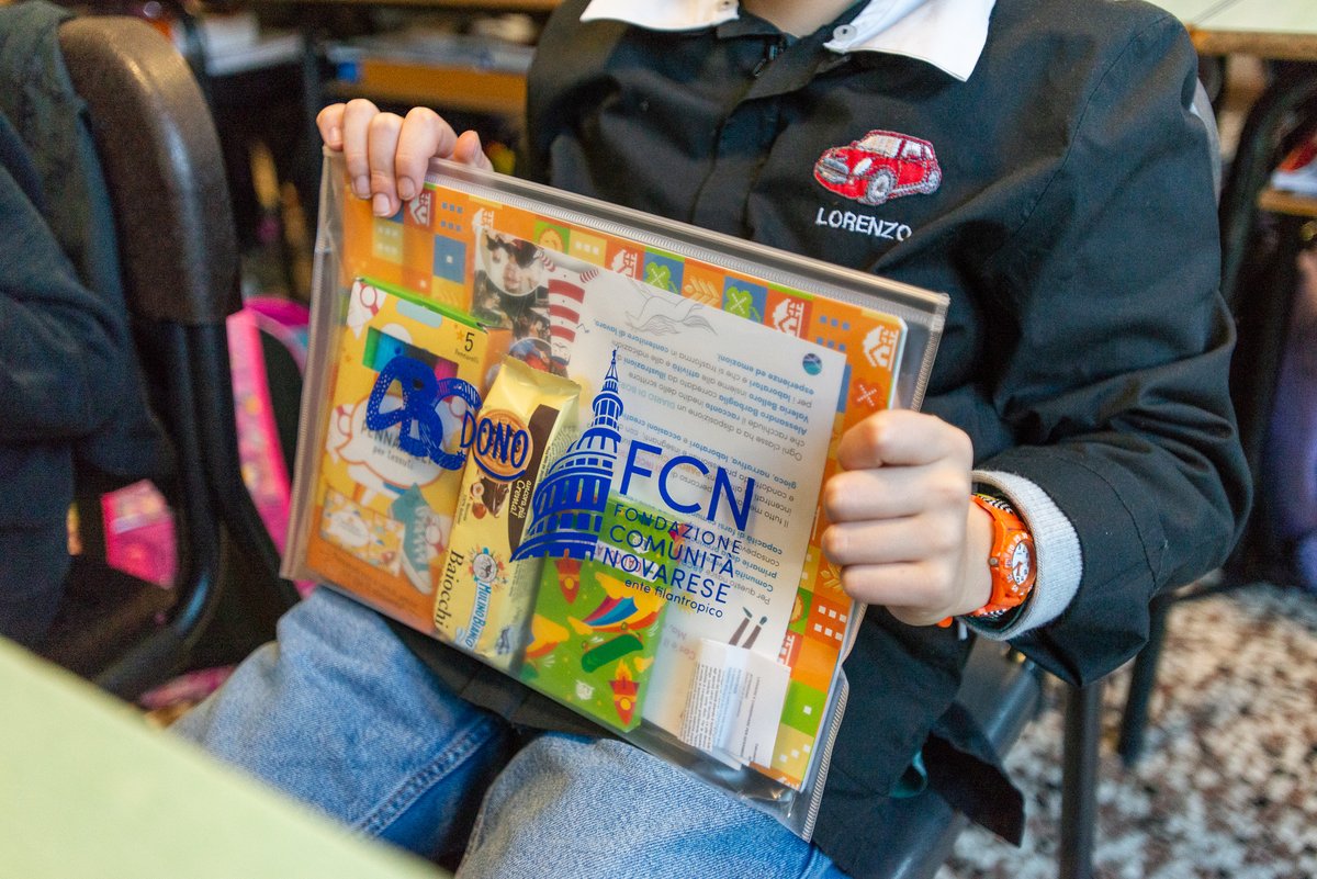 fcn_onlus's tweet image. Quaderni, calcolatrici, pennarelli tutti rigorosamente a firma #MulinoBianco e una pioggia di iconici Baiocchi.
@barillagroup ha scelto di diventare donatore tecnico del nostro progetto #ABCDono (abcdono.it) e la gioia dei bambini che lo stanno seguendo è enorme!