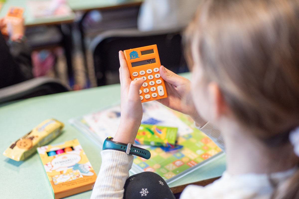 fcn_onlus's tweet image. Quaderni, calcolatrici, pennarelli tutti rigorosamente a firma #MulinoBianco e una pioggia di iconici Baiocchi.
@barillagroup ha scelto di diventare donatore tecnico del nostro progetto #ABCDono (abcdono.it) e la gioia dei bambini che lo stanno seguendo è enorme!