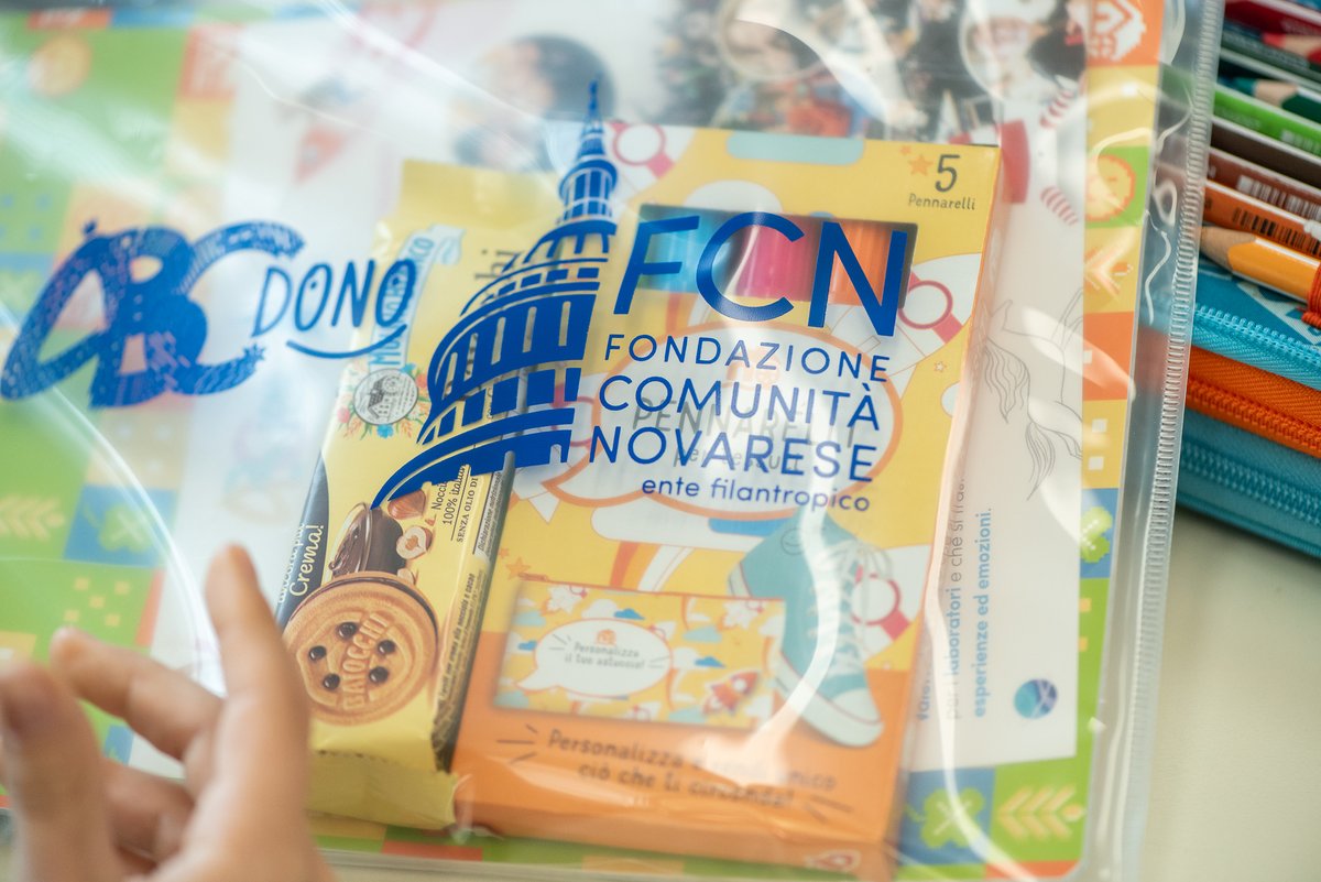 fcn_onlus's tweet image. Quaderni, calcolatrici, pennarelli tutti rigorosamente a firma #MulinoBianco e una pioggia di iconici Baiocchi.
@barillagroup ha scelto di diventare donatore tecnico del nostro progetto #ABCDono (abcdono.it) e la gioia dei bambini che lo stanno seguendo è enorme!
