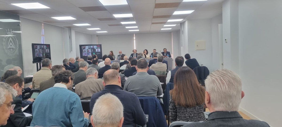 CGATEsp's tweet photo. ✔️Nueva Asamblea General celebrada en nuestra sede. Un espacio en el que planear acciones a realizar en favor del colectivo de la Arquitectura Técnica. https://t.co/RBk4yb3jMj