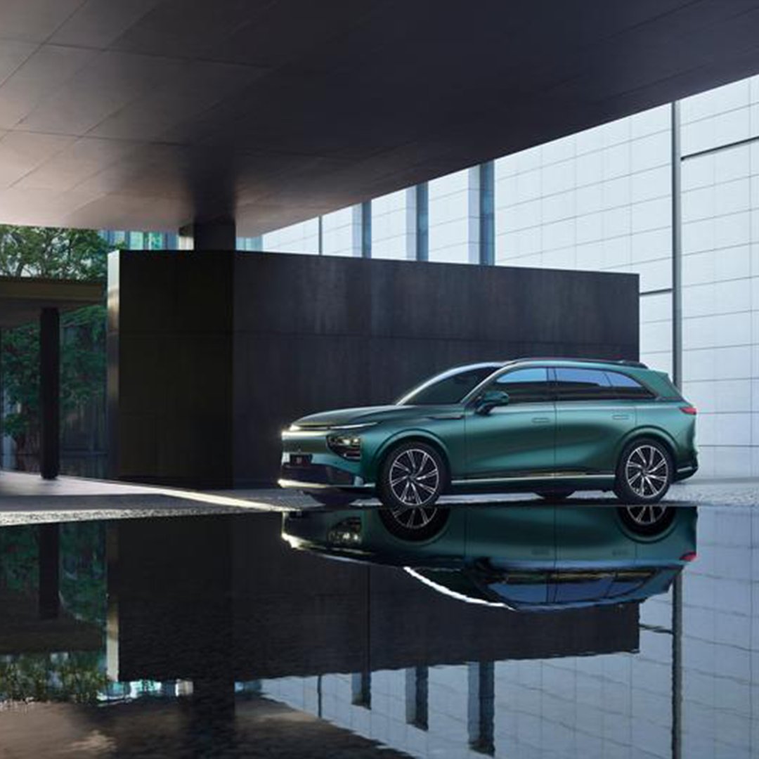xpenguae's tweet photo. Luxury in motion. The G9’s sleek design and refined features elevate every drive, turning heads wherever it goes.
#XPENGG9 #XPENG #IntelligenceInMotion #XPENGDubai #XPENGUAE https://t.co/22EUSPqsFw