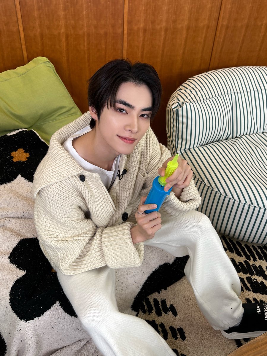 WayV_official's tweet photo. 🦖❤︎ 

#HappyWayVDay
#XIAOJUN #肖俊 #샤오쥔
#WayV #威神V https://t.co/rVXFjDgpst