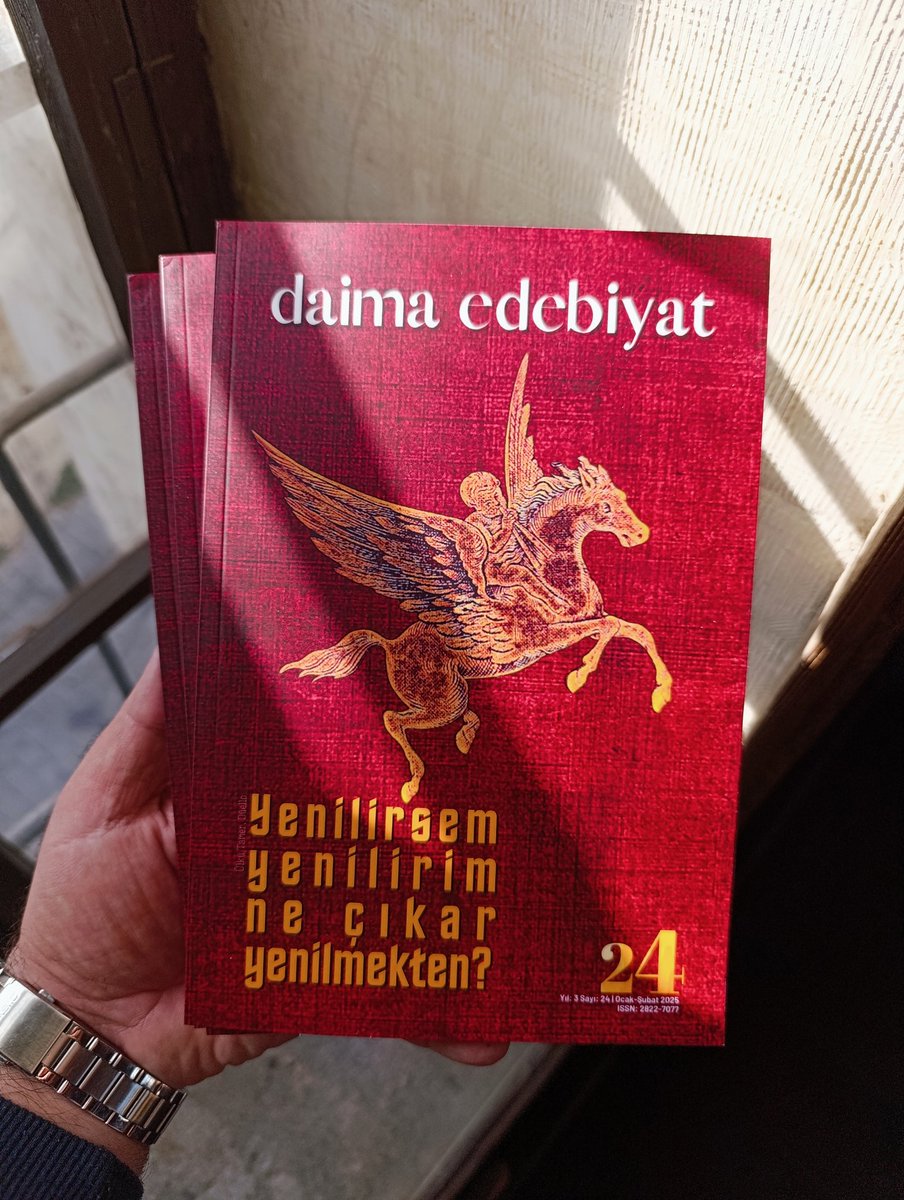 Daima Edebiyat matbaadan geldi. 24. sayıyla üçüncü yılımızı selamlıyoruz. 110 sayfalık dergide 44 imza bulunuyor. İsimlerin en az dörtte üçü başka “büyük” dergilerde de yazan, edebiyat dünyasının yakından tanıdığı arkadaşlar. Buna karşın 24 sayının hiçbiri gazetelere haber