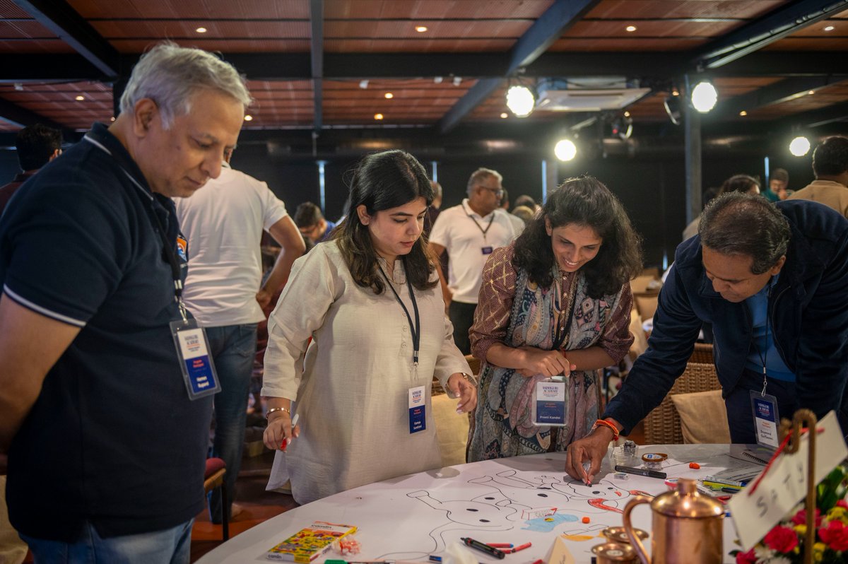 SadhguruAcademy's tweet image. The World Cafe @ #BrandInsight2025
Imagination unravels - 
scribbles, doodles and caricatures - across tables, as two case studies come to life. Participants learn the relevance of Brand Purpose in a highly competitive world, and observe how others view it all from a different…