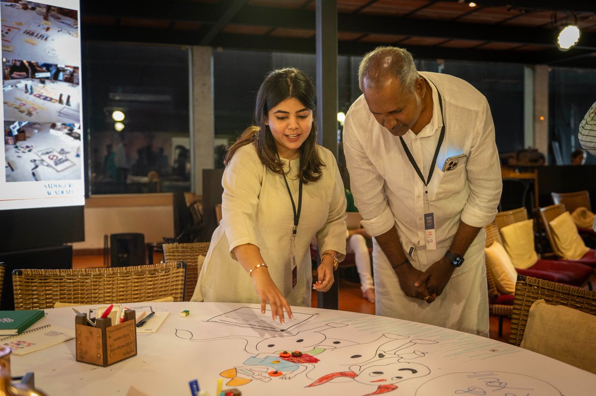 SadhguruAcademy's tweet image. The World Cafe @ #BrandInsight2025
Imagination unravels - 
scribbles, doodles and caricatures - across tables, as two case studies come to life. Participants learn the relevance of Brand Purpose in a highly competitive world, and observe how others view it all from a different…