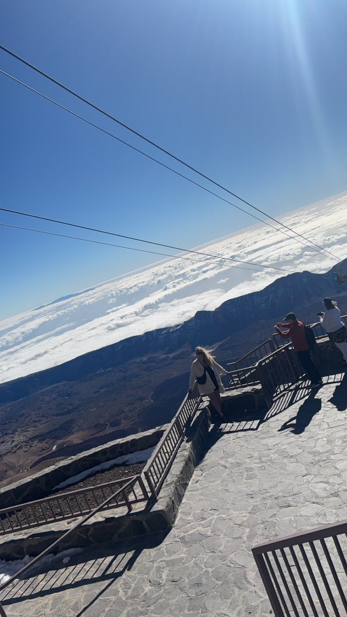 GavPaxton's tweet photo. Beautiful day for a trip up a volcano 🌋 #MountTeide #Tenerife https://t.co/DJDOtUF0LR