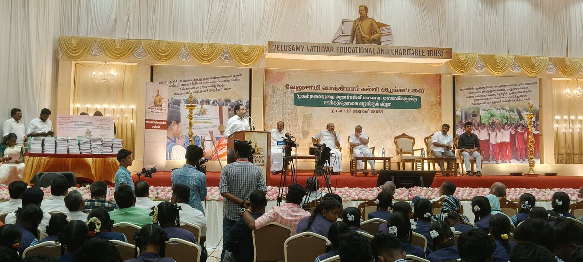 vvedutrust's tweet photo. வேலுசாமி வாத்தியார் கல்வி அறக்கட்டளை

முதல் தலைமுறை அரசுப்பள்ளி மாணவ, மாணவிகளுக்கு ஊக்கத்தொகை வழங்கும் விழா https://t.co/QzkViJ2FfQ