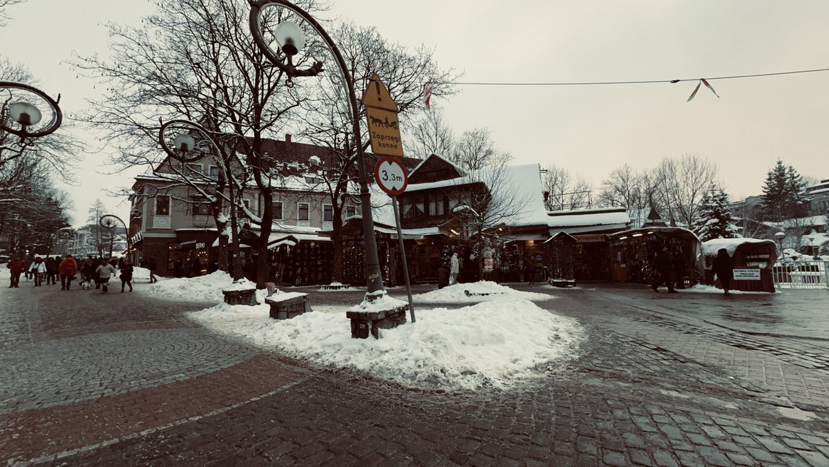 iAB__H's tweet photo. عشوائيات ثلجية ❄️☃️

بولندا 🇵🇱 - سلوفاكيا 🇸🇰 - المجر 🇭🇺 https://t.co/7juB3qKoUN