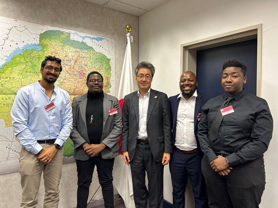 On 17 January, Ambassador Yamanaka exchanged views with OtakuKon members on Japanese Anime and Manga in Zimbabwe. Ambassador Yamanaka was impressed by their passion for Japanese Manga and expressed his desire to work together to develop pop culture in both countries.