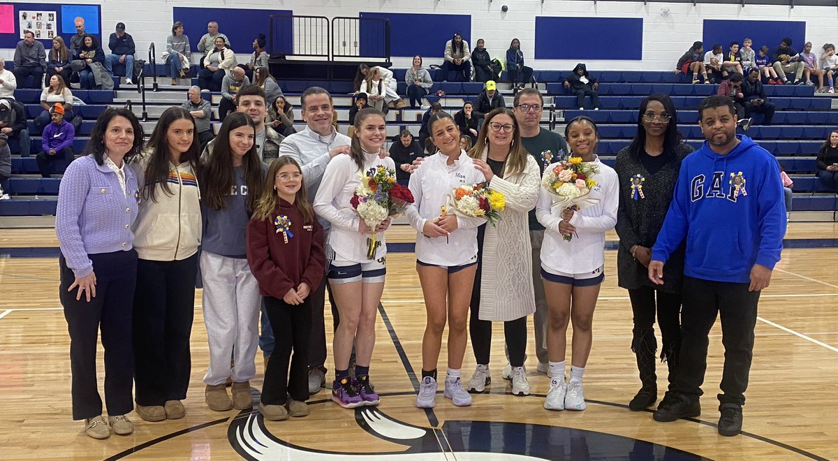 UMAHS_ATHLETICS's tweet photo. Viking Nation. Congratulations to the Girls Basketball team on their 54-24 win over Norristown. Special congratulations to our Seniors. Thank you for being building blocks for our program! #VikingPride https://t.co/qM8EIl3HQb