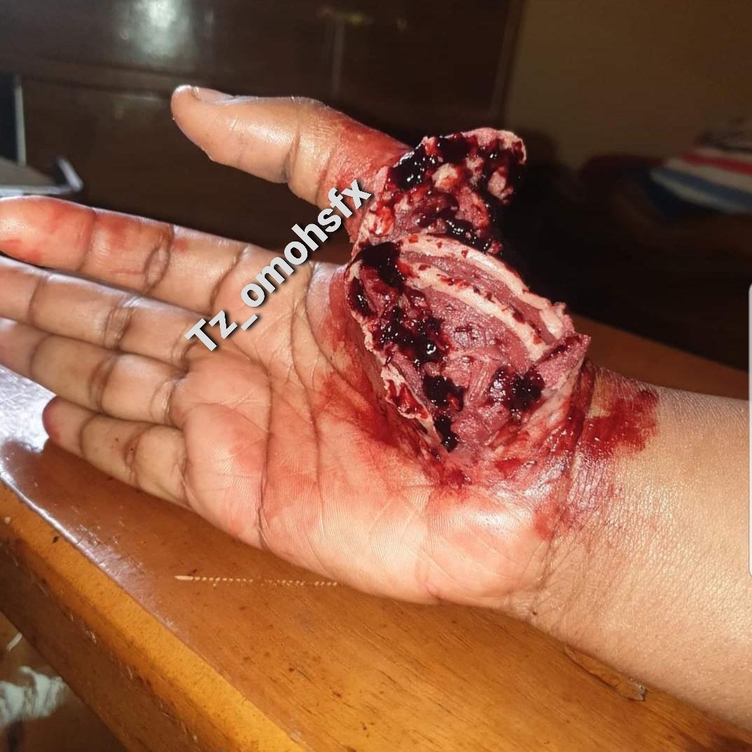 Before Facebook people take this picture to say a yahoo boy did this please this is makeup I created myself...