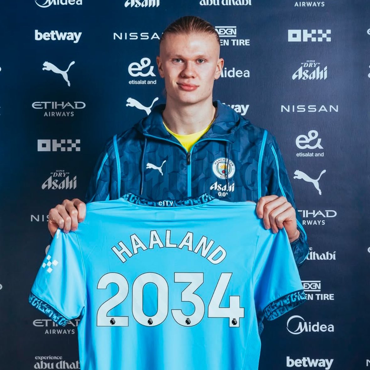 FabrizioRomano's tweet photo. 🔵🇳🇴 Pep: “Haaland 2034 is an exceptional news for all of us!”.

“We’ve to create an environment where he is unstoppable, there he is the best”.

“When one player decides to sign this contract never done before it's because he wants to show how desperately he wants to be here”. https://t.co/CCqTlnr89n