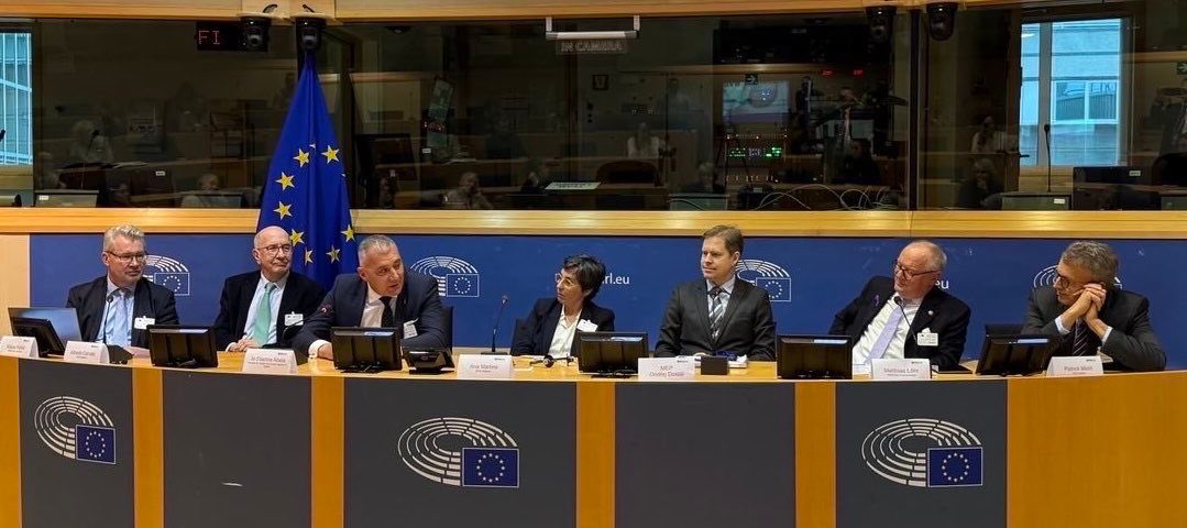 I addressed and took part in discussions at the UEG/PCE/PANCAID stakeholder meeting at the European Parliament. I pledge to do my utmost to increase awareness about this disease and to heighten its profile in political fora. This is soon to become the second deadliest cancer in