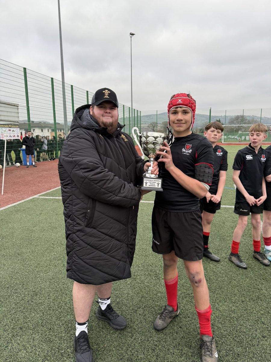 CaerphillyCup's tweet photo. 𝐂𝐚𝐞𝐫𝐩𝐡𝐢𝐥𝐥𝐲 𝐂𝐮𝐩 | 𝐘𝐞𝐚𝐫 8 𝐂𝐮𝐩 𝐅𝐢𝐧𝐚𝐥

Congratulations to @YGCRhAddGorff 

@RugbyOffload10 ⤵️
Caerphilly Cup Winners!🏆

@AshSweet6 | @Christo11590925 @Adrian_Evs01 | @JA3_Rugby 

#CaerphillyCup | #SchoolsRugby 🔥🏉 https://t.co/wesxJxTdc6