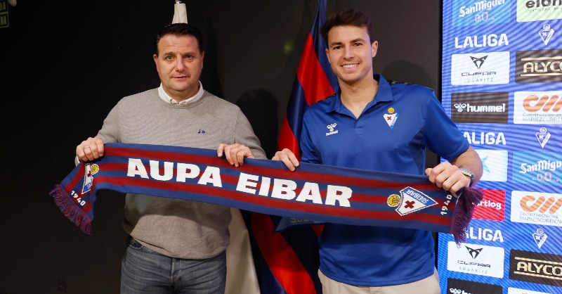 SDEibar's tweet photo. 🗣️ Álex Domínguez: "El Eibar es un grandísimo club y venir era una gran oportunidad."

🎙️ El guardameta de 26 años llega a Ipurua para aportar su "regularidad y esfuerzo" en el día a día.

#BetiArmaginak⚔️