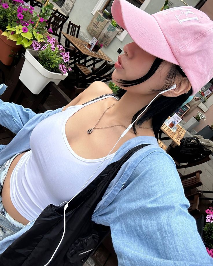 Por aqui o dia começou cedo, os preparativos para os finais de semana sempre so mais intensos sextas feiras! Nao esqueçam do branquinho hoje! 🤍🤲🏻☕