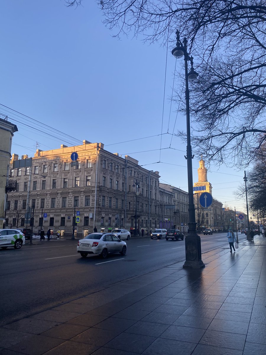 weird_t's tweet photo. А в Питере то солнышко сегодня радует https://t.co/3w0o82Cw7s