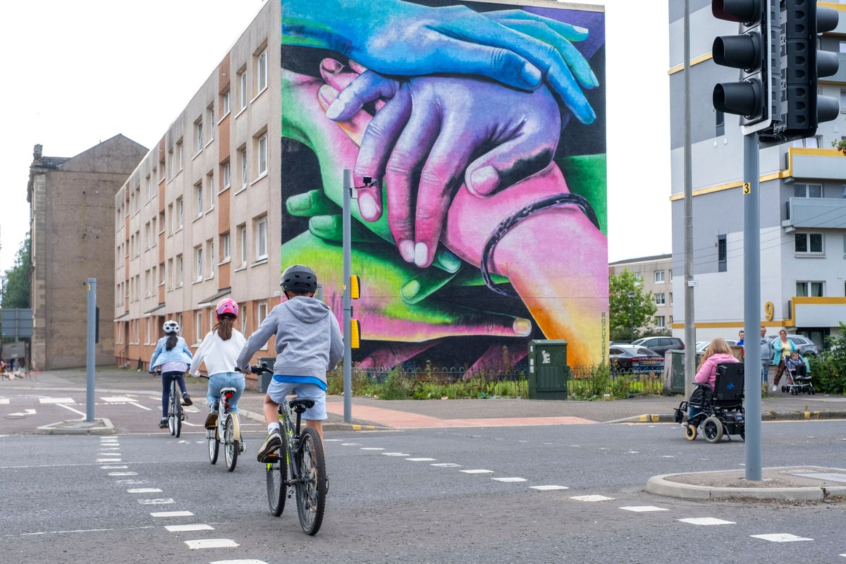 WWCTrustScot's tweet photo. This #RouteOfTheWeek takes in some notable artworks that celebrate Glasgow's history and culture 🎨 🏙️ 

As much a ‘treasure hunt’ as a bike ride, the route starts at Queen Street Station before following the Clyde to Glasgow Green.

Download the route: https://t.co/QqNEMhMCnr https://t.co/nAd6JFTx2y