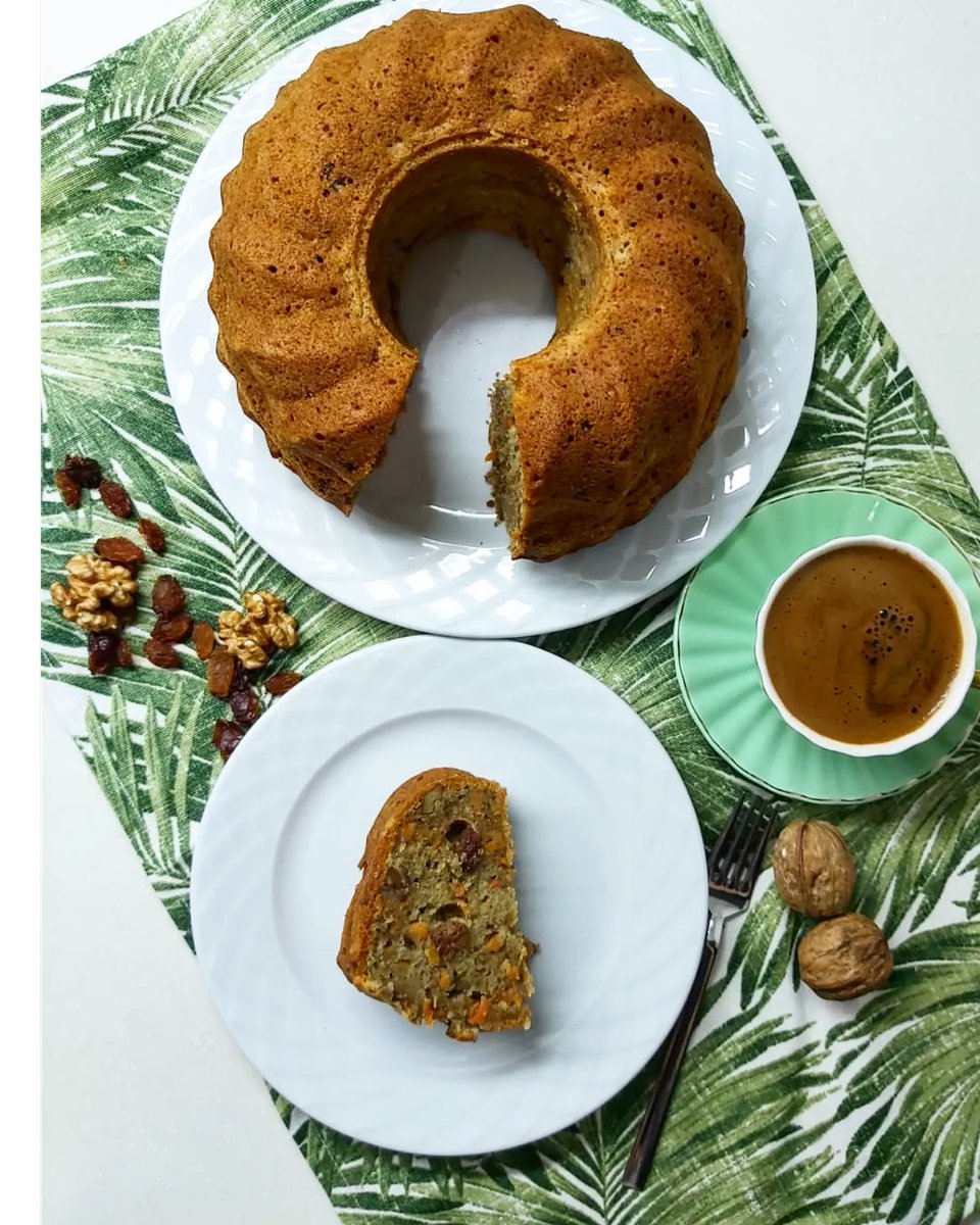 Lisa_ndrae's tweet photo. One of my favorite cakes is carrot cake with walnuts and raisins 🤩. It’s perfect with Turkish coffee or tea on the side👌😋👩‍🍳#CarrotCake #HomemadeDesserts #WalnutCake #RaisinCake #BakingLove #TurkishCoffee #TeaTime #SweetTreats #CakeLovers #ComfortFood https://t.co/rRdwX5GTqt