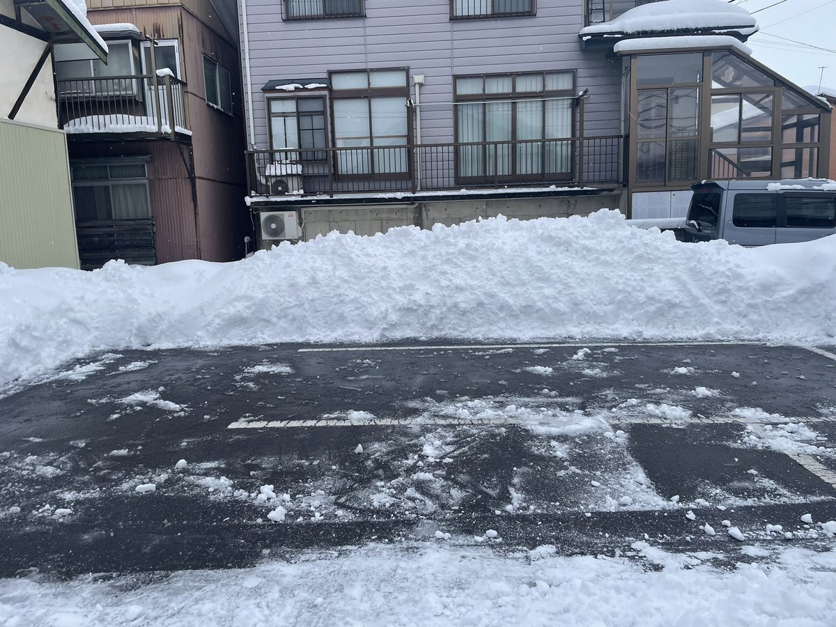 スコップひとつで雪かきする技術だけが向上していく