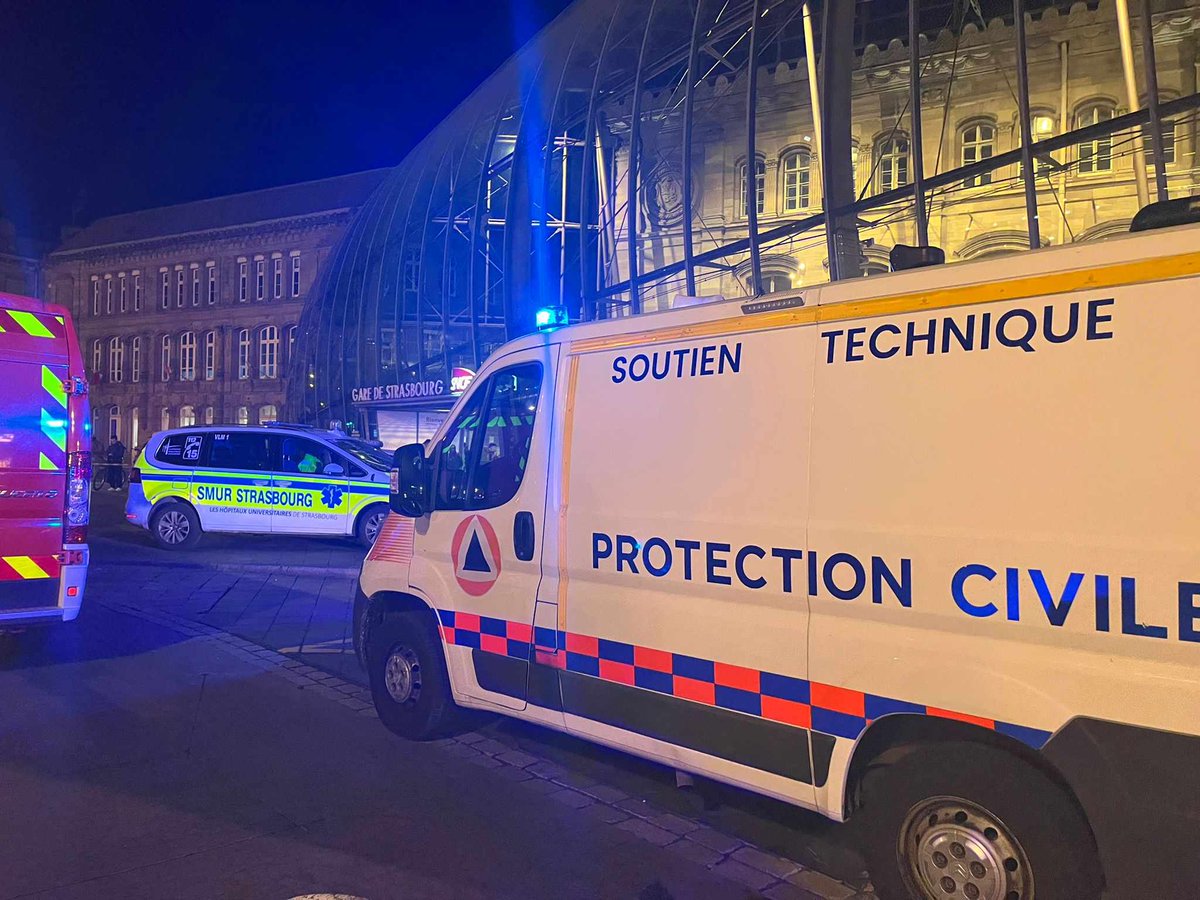 ProtecCivilefr's tweet photo. Le 11 janvier, une collision entre deux tramways à la Gare de Strasbourg a fait 68 blessés.

33 bénévoles de la @adpc67 ont été mobilisés pour cette urgence ainsi que 11 véhicules. 🚑

À la demande de la CUMP, 15 bénévoles ont renforcé le dispositif de soutien psychologique. https://t.co/pBACLBxkx8