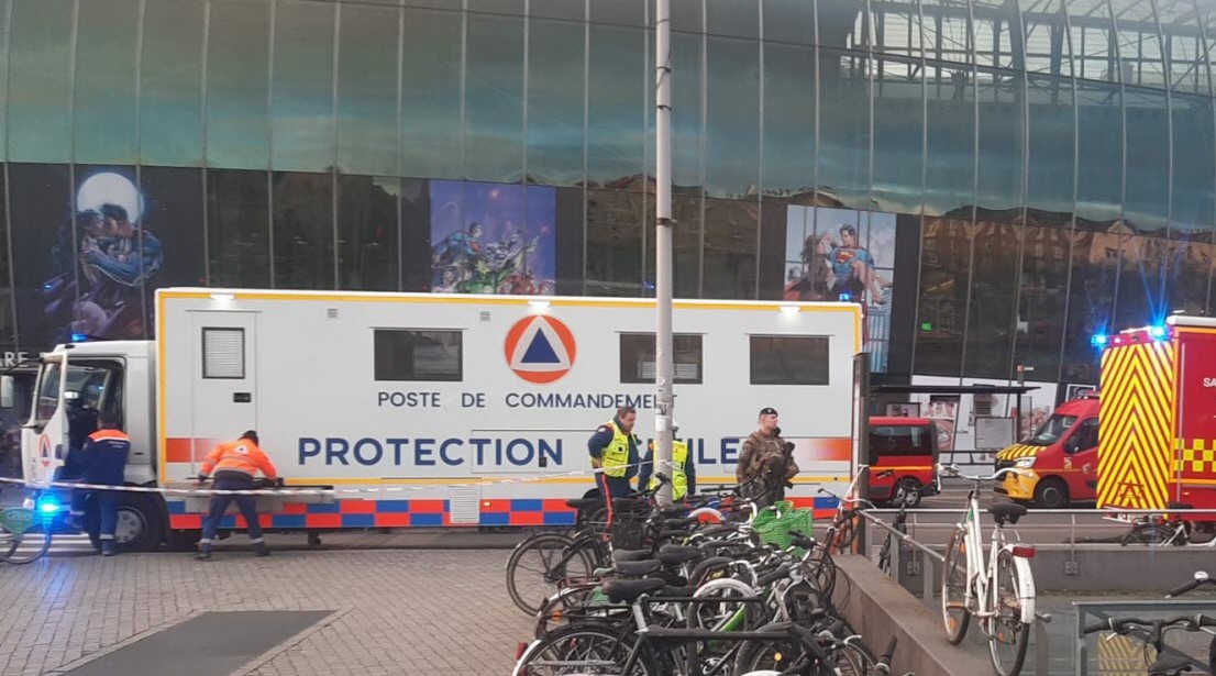 ProtecCivilefr's tweet photo. Le 11 janvier, une collision entre deux tramways à la Gare de Strasbourg a fait 68 blessés.

33 bénévoles de la @adpc67 ont été mobilisés pour cette urgence ainsi que 11 véhicules. 🚑

À la demande de la CUMP, 15 bénévoles ont renforcé le dispositif de soutien psychologique. https://t.co/pBACLBxkx8
