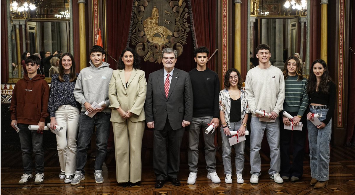 bilbao_udala's tweet photo. 🅱️👩‍🎓Bilbok bikaintasun akademikoa saritu du "Casilda Iturrizar-Epaltzaren Alarguna" beken edizio berri batekin. 📎https://t.co/mpRBqiAY7Q https://t.co/h8MhM18q4a