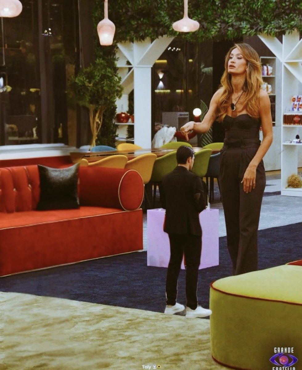 QUEEN SCORPION 👸🏻🦂 tweet media