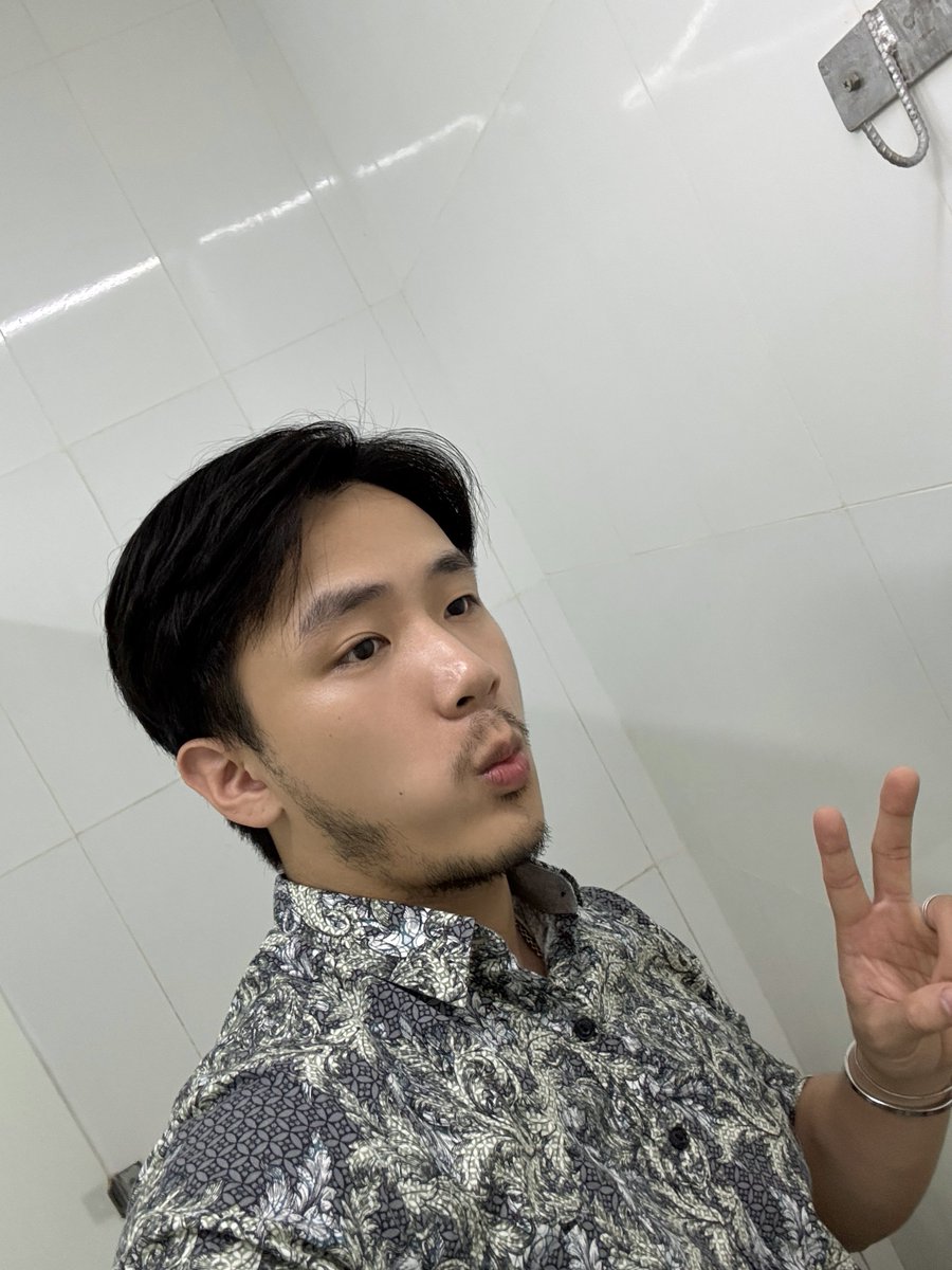 cina_premium's tweet photo. bingung pendekin rambut atau ga 🫤 https://t.co/fz0gPJyYrK