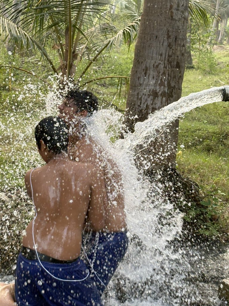 gagsshri's tweet photo. Water full of Bliss

No Water theme Parks can give this pleasure and happiness 

#Villagelife
#Pumpsets https://t.co/ePHj3BlV04