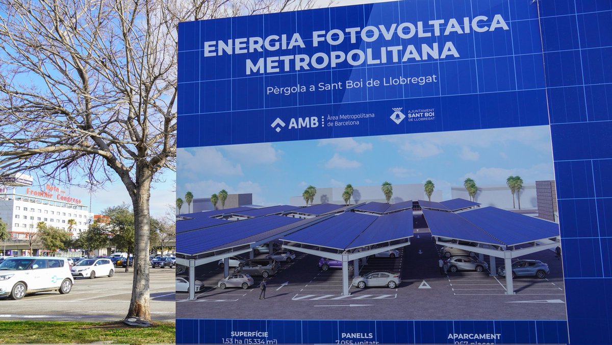 Sant Boi tindrà la pèrgola fotovoltaica de més potència a l'àrea metropolitana, amb 7.055 panells solars en una superfície de 15.000 m2. La instal.larà l' #AMB a l'aparcament exterior del Centre Comercial Alcampo.
👉 santboi.cat/fotovoltaica #santboitéenergia #santboi