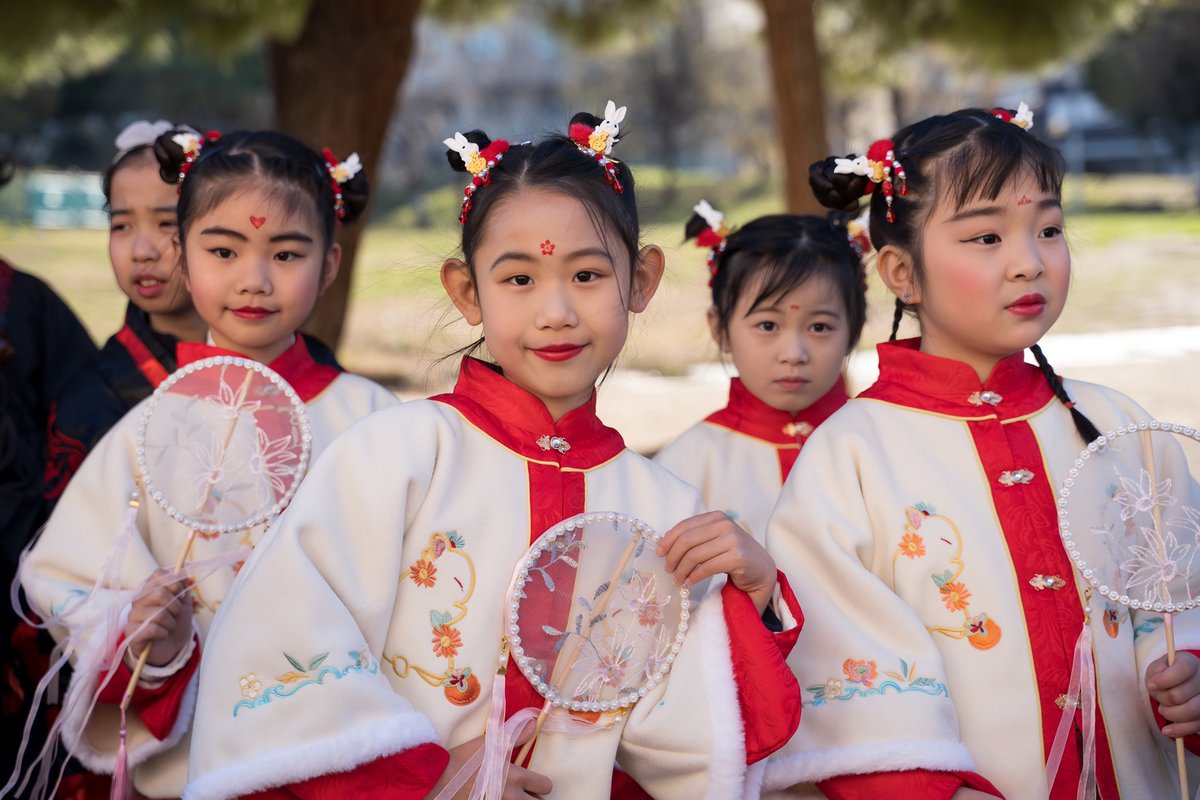 L’Any Nou o Festa de la Primavera 🏮 (春节 chūnjié) es regeix pel calendari lunar, i segons l’astrologia xinesa existeixen 12 signes que es representen amb 12 animals (十二生肖 shí’èr shēngxiào).

Vols saber-ne més 😉? 
➕ anynouxines.barcelona
#ANXBCN #AnyDeLaSerp