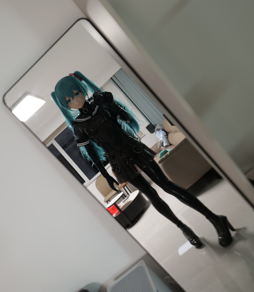 是胶
#kigurumi #latex #Miku
