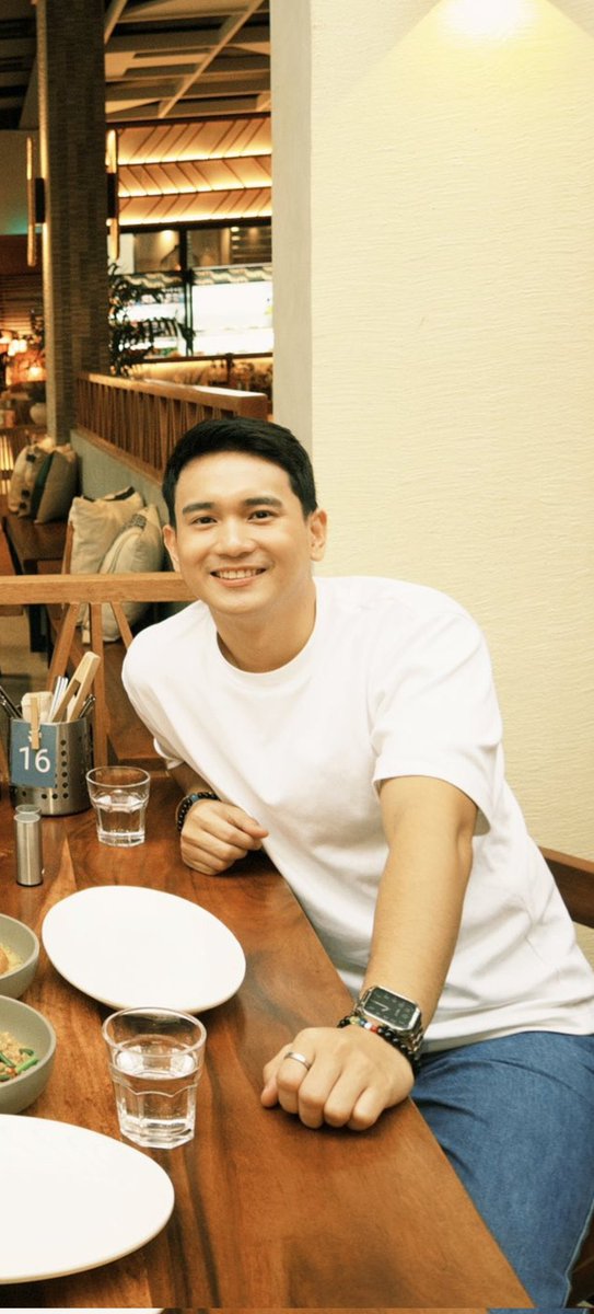 itsRshelly's tweet photo. Sayang naman ng poging to if hindi ma flex! Hayyyssss 😌 https://t.co/KfUuxiIrh5