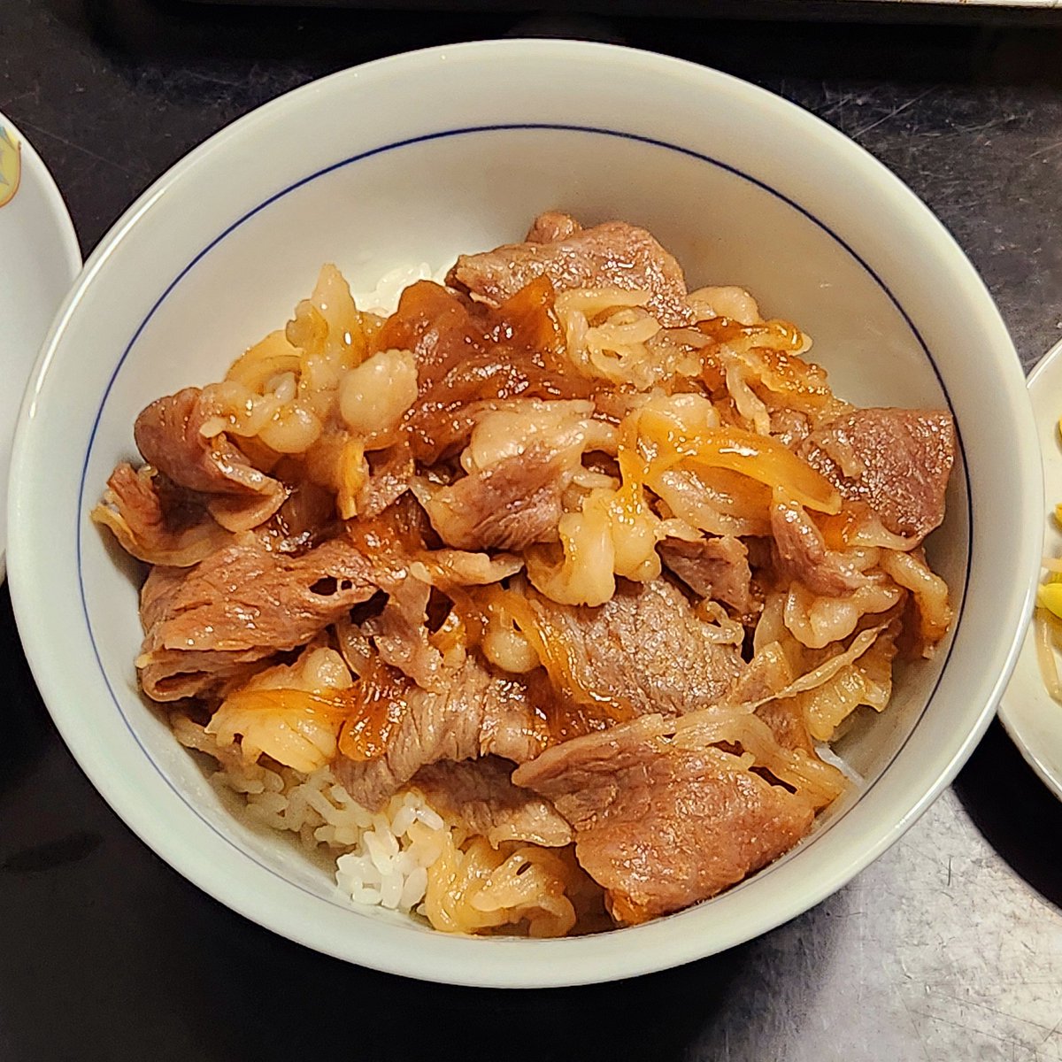 F_Onimaru's tweet photo. 牛丼を作った

#牛丼 https://t.co/OdfYvmUHbm
