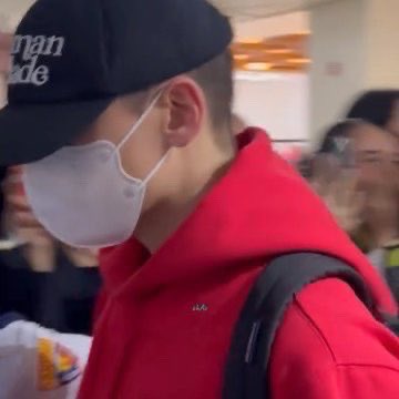 헤어지자고

                                            헤어 지린다고?

아니 헤어지자고…
빡빡이싫다고