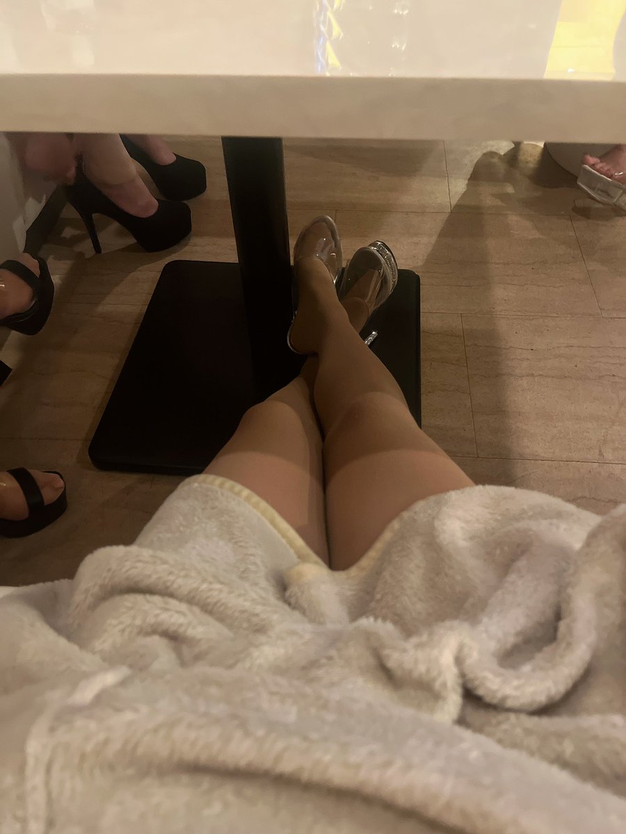 寒い😨からブランケット♡

#脚フェチ
#脚
#あし
#脚フェチさんと繋がりたい
#ストッキングフェチ
#生足