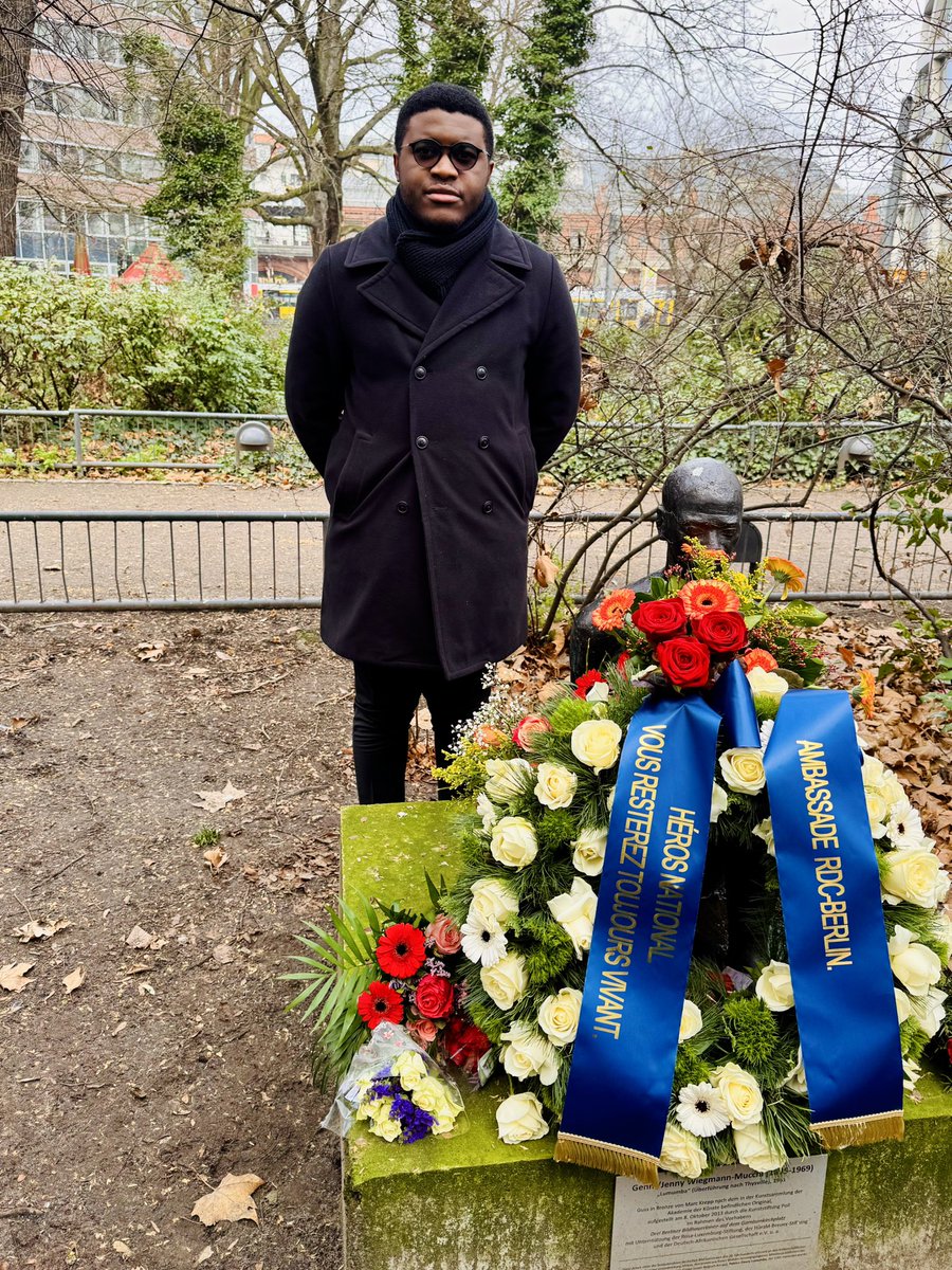 Nl4Nathan's tweet photo. En ce 17 janvier, jour de commémoration de notre Héros national Patrice Emery Lumumba, j’ai eu l’honneur de déposer une gerbe de fleurs devant sa sculpture à Berlin. Son sacrifice pour l’indépendance et la souveraineté de la RDC demeure une source d’inspiration. #RDC #lumumbaday https://t.co/ND6iXeGUAH