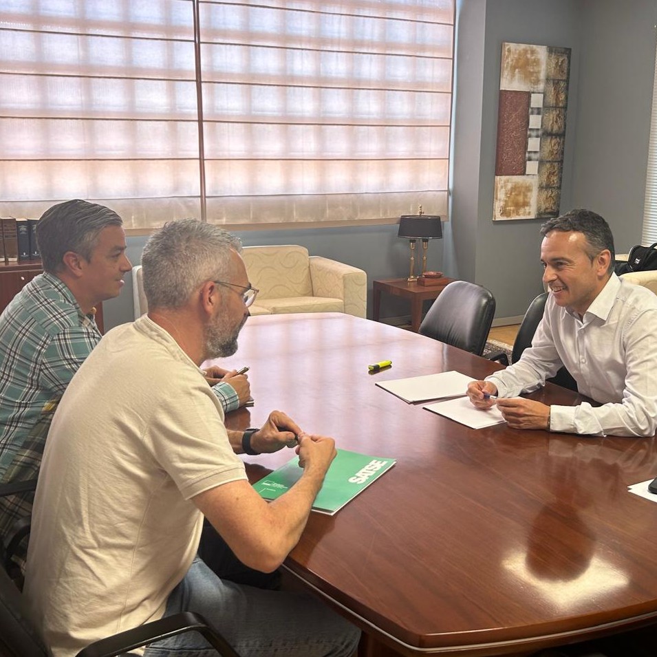 SATSE_Canarias's tweet photo. ✅️ Nos hemos reunido con el viceconsejero de @Sanidadgobcan y director del #SCS.

Pedimos para las #enfermeras y #fisioterapeutas:
🟢 Solape de jornada 🗓️
🟢 7⁰ LD de 2023 
🟢 Normativa de reposos 💉
🟢 Lista de #empleo OPE 2019 🧑‍⚕️👨‍⚕️
 
ℹ️  https://t.co/mJONGpejby https://t.co/uDwuG5wNnH