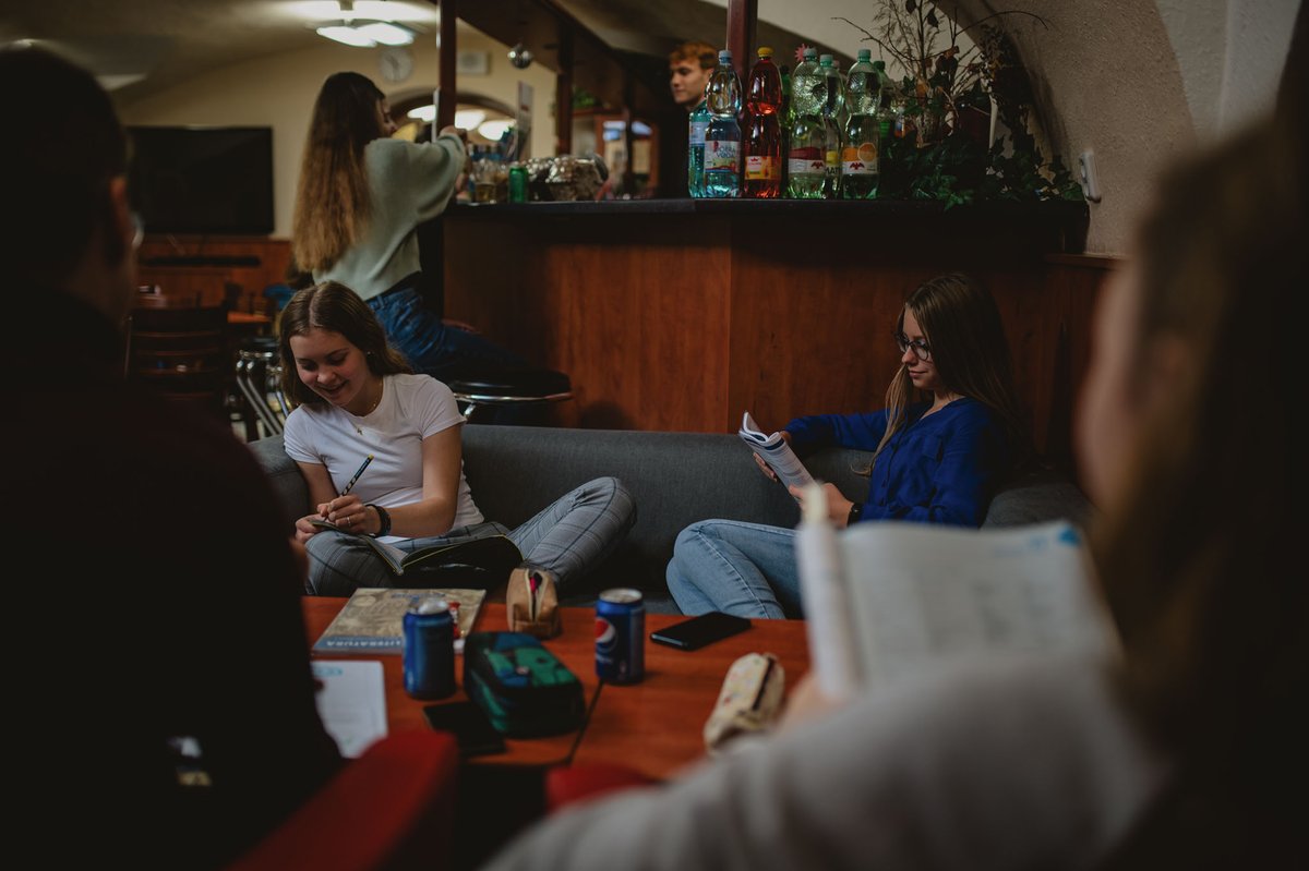 Arcibiskupské gymnázium v Kroměříži tweet media