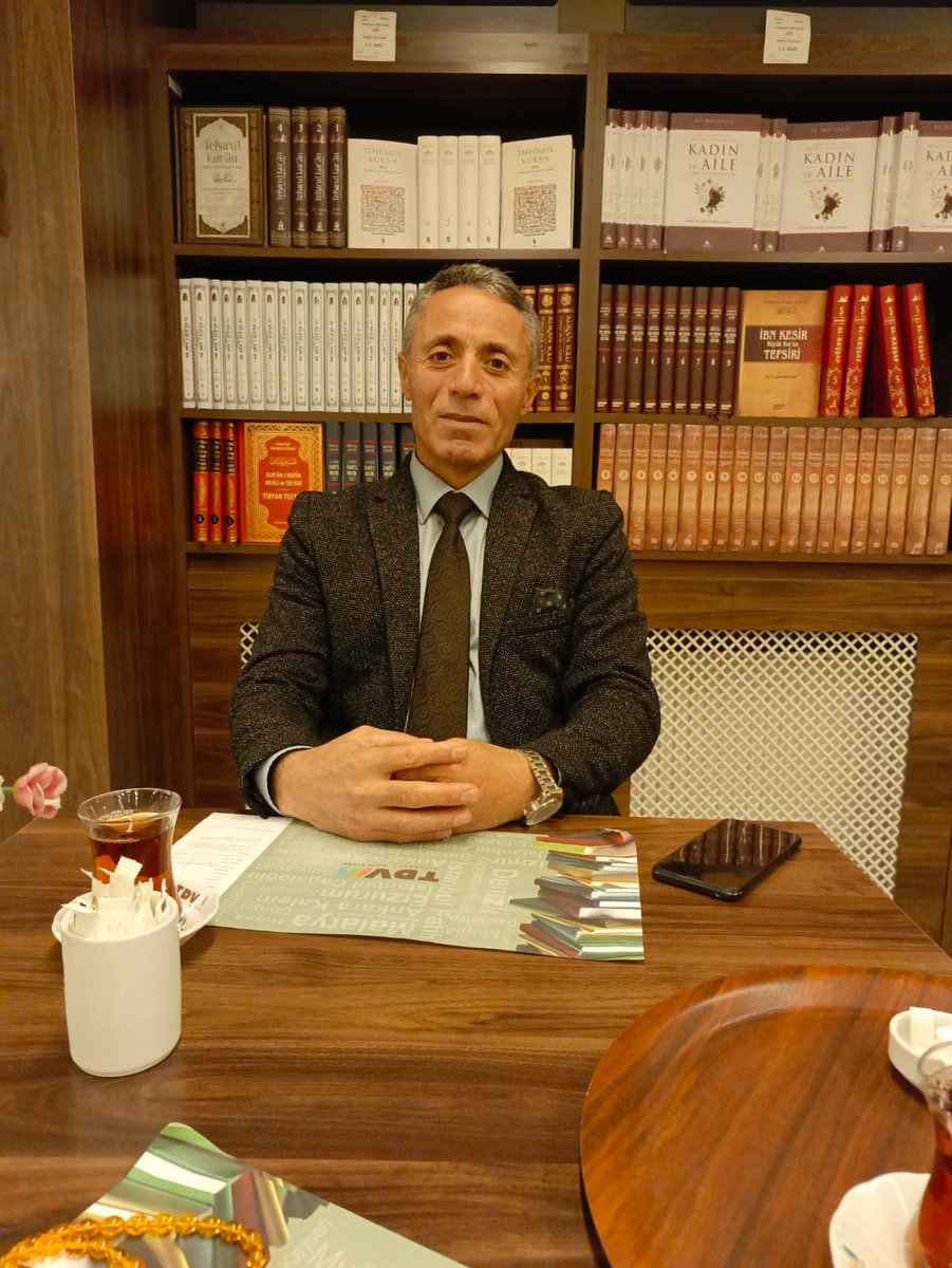 Bir Eğitim Öğretim dönemi geride bırakmış olan evlatlarımız için dinlenme vakti gelmiştir. Tüm sene boyunca büyük gayret gösteren  öğretmen ve yavrularımıza iyi tatiller dilerim.
<a href="/Ahmet_Davutoglu/">Ahmet Davutoğlu</a> 
<a href="/alibabacan/">Ali Babacan</a> 
<a href="/mahmutarikansp/">Mahmut Arıkan</a>