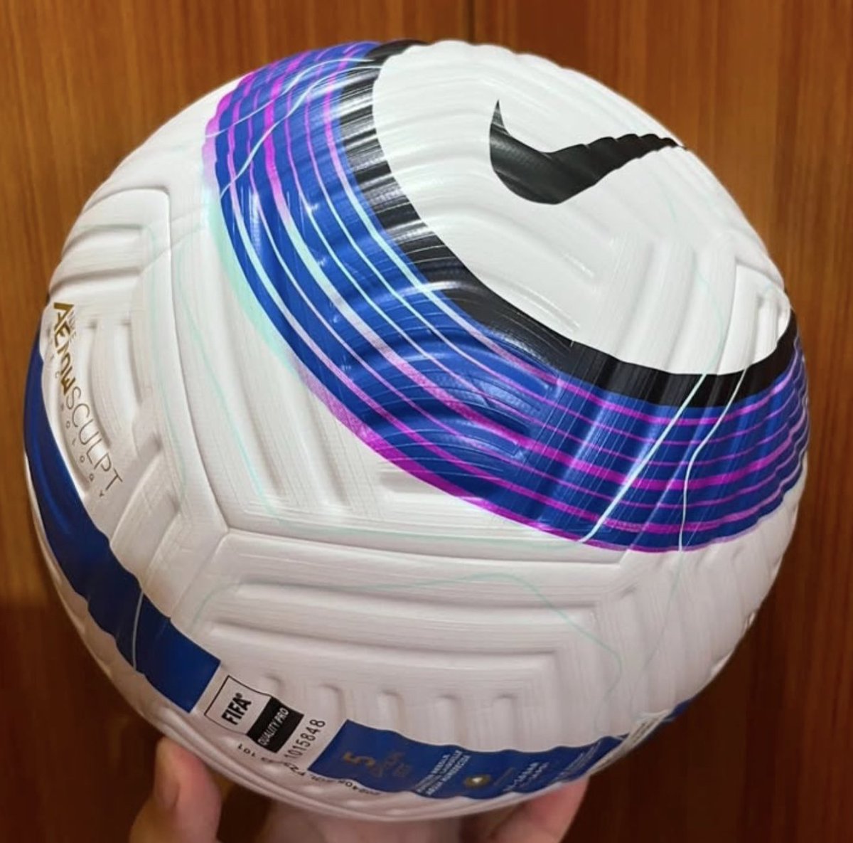 Footballtweet's tweet photo. ⚽️ The new Premier League ball after the winter period is over. 🤩

This is the last ball from Nike for the Premier League, and it’s a beauty. 😍

From next season onwards, PUMA will provide the balls for the PL. https://t.co/GVsL31hwkn