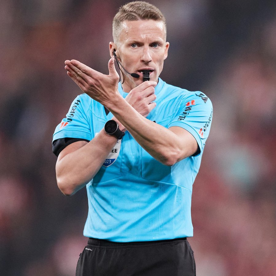 🧵 𝐄𝐋 𝐇𝐈𝐋𝐎 𝐃𝐄 𝐋𝐀 𝐕𝐄𝐑𝐆𝐔̈𝐄𝐍𝐙𝐀:

👉🏻 𝗧𝗢𝗗𝗔𝗦 las acciones en las que tanto Munuera Montero como Hernández Hernández 𝗣𝗘𝗥𝗝𝗨𝗗𝗜𝗖𝗔𝗥𝗢𝗡 al Celta ante el Real Madrid.

😡 Un 𝗥𝗢𝗕𝗢 a mano armada en el Bernabéu.