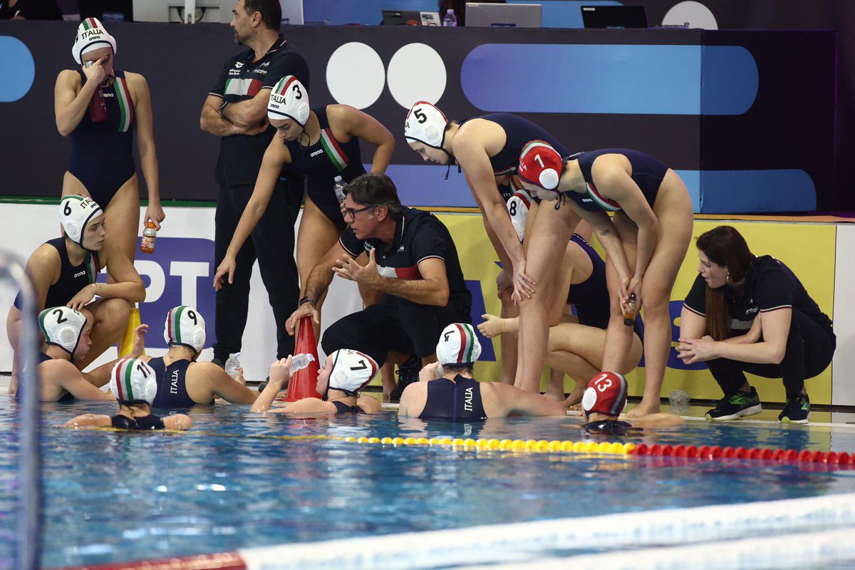 FINOfficial_'s tweet photo. ๐คฝโโ๏ธ La classe di un gruppo giovane che vuol stupire. Il Setterosa al termine di una strepitosa rimonta batte 13-12 gli Stati Uniti. SuperFinal ad un passo!
๐ https://t.co/AIT8zn3GAJ
๐ธ @WorldAquatics
#Azzurre #7rosa #Pallanuoto #Waterpolo https://t.co/HpIMsNyaOa