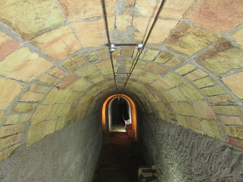 Avui s'ha inaugurat el refugi antiaeri de la @TorreLaSagrera, descobert l'octubre de 2014 durant les obres de rehabilitació de l'espai.
El refugi antiaeri va ser construït l'any 1937 i va ser utilitzat pel veïnat del barri durant la Guerra Civil.
