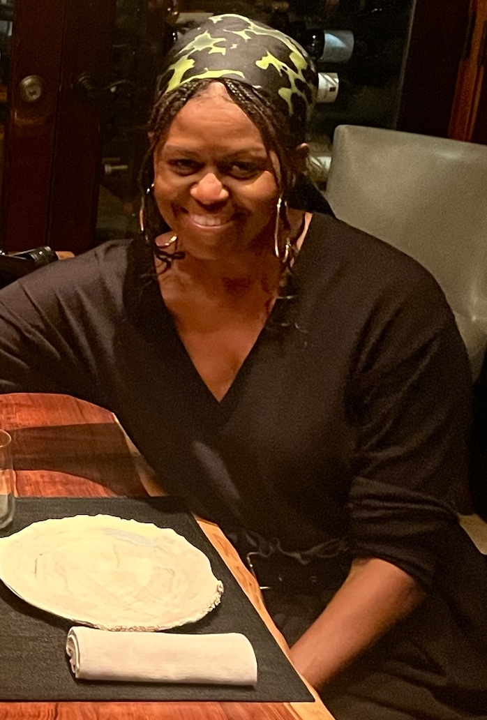 HustleBitch_'s tweet photo. What do you notice about Michelle Obama's most recent photo? https://t.co/x64dVlIwcw