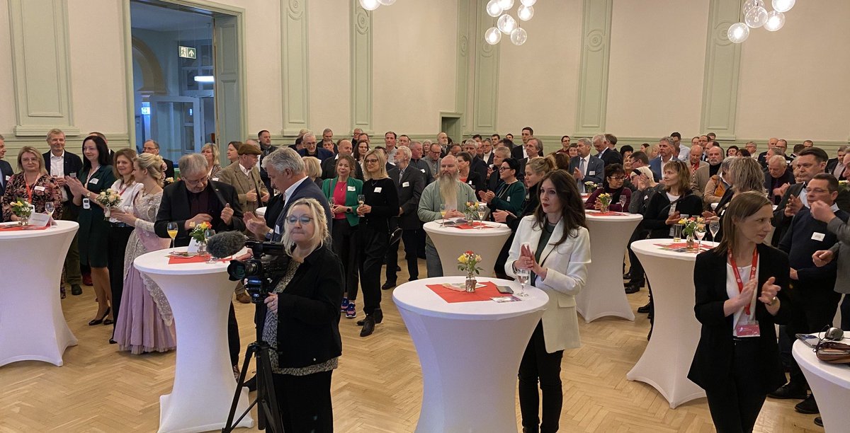 ForstLausitz's tweet photo. ✨#Neujahrsempfang 2025: Am 15. Januar 2025 fand in der Aula der Medizinischen Schule der traditionelle Neujahrsempfang der Stadt #ForstLausitz statt. 

Weitere Details lesen Sie hier: https://t.co/MjHDDs2PZE https://t.co/z9mEvhqYix